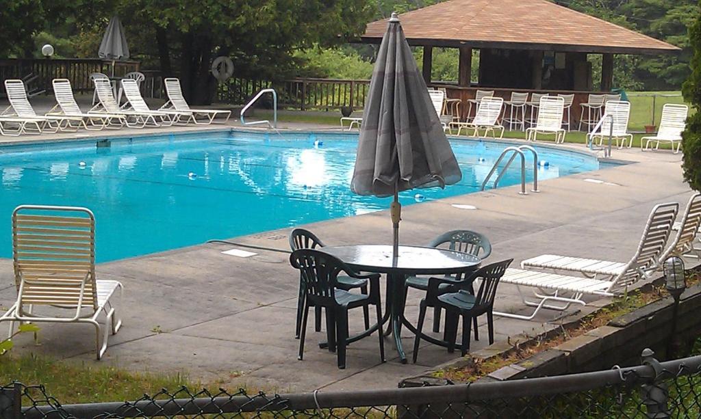 Roaring Brook Ranch Resort Lake George Exterior foto